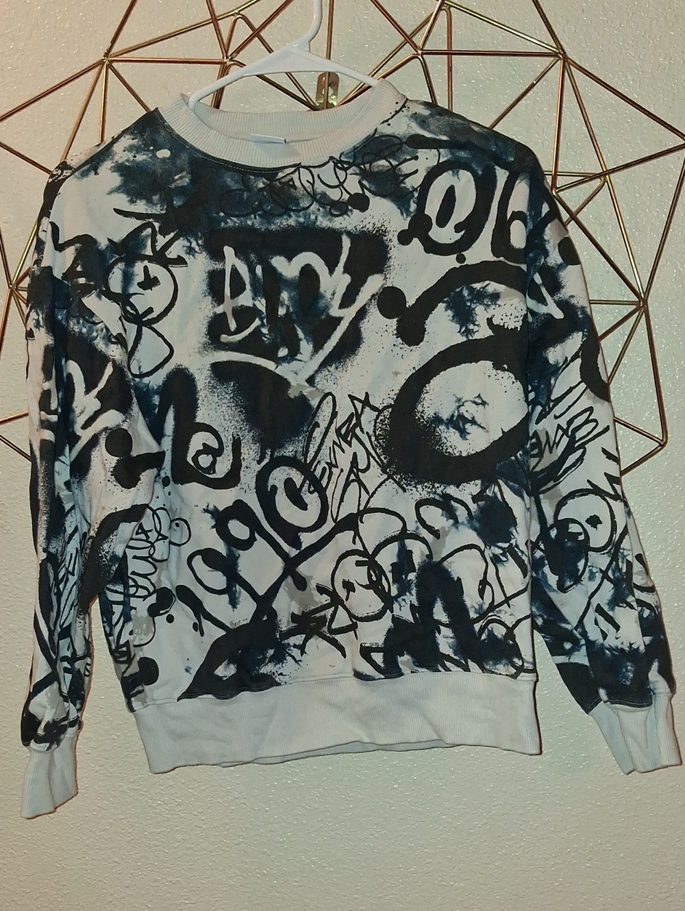Zara White Sweatshirt with Black Graffiti Print